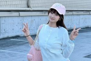  杨瀚森女友晒照+杨瀚森跳舞视频：中秋快乐🎑 平平安安🙏❤️