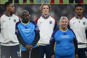 温馨!BBC:英格兰vs威尔士赛前,两队球员携失智症患者入场