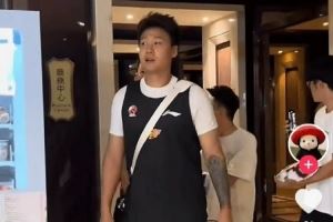 时光倒流既视感！赵睿随广东全运男篮备战 身穿宏远训练服亮相