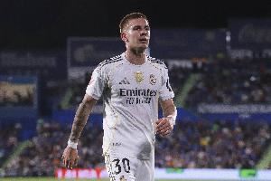  记者：马斯坦托诺缺席皇马今日合练，他在室内训练