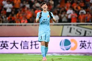  足球报：海港亚冠跨赛季2平7负9场不胜，想要出线难度不小