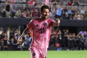 马卡谈梅西夜访诺坎普：阿根廷巨星有望通过贝克汉姆条款重返巴萨