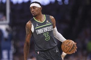  麦丹谈华子投篮时他提前庆祝：每次都觉得他会进 可能我该抢抢板