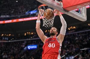  尽力了！祖巴茨14中9拿到18分9板1助2帽 6前场板