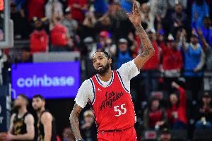  小琼斯伤缺6周！船记：对厄运缠身的快船而言 又一次沉重人员折损