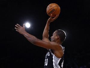 扛起进攻！哈里森·巴恩斯打成2+1后拉杆再中 连得5分率队反超