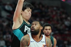  媒体人：杨瀚森生活在聚光灯下现在能看到进步了 刚开始要有耐心