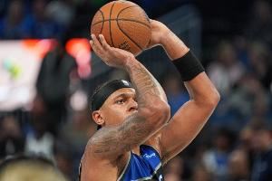  莫斯利：班凯罗一直在进行无对抗&高强度力量训练 他状态很好