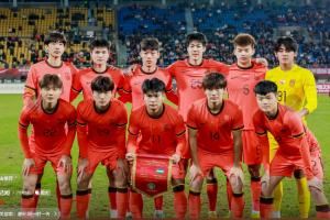  哥俩好！王钰栋评论蒯纪闻社媒:真帅兄弟；后者回复:你不在太孤单