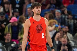  阿夫迪近9战亚场均28.1分7.2板5.9助攻 不过开拓者2胜7负